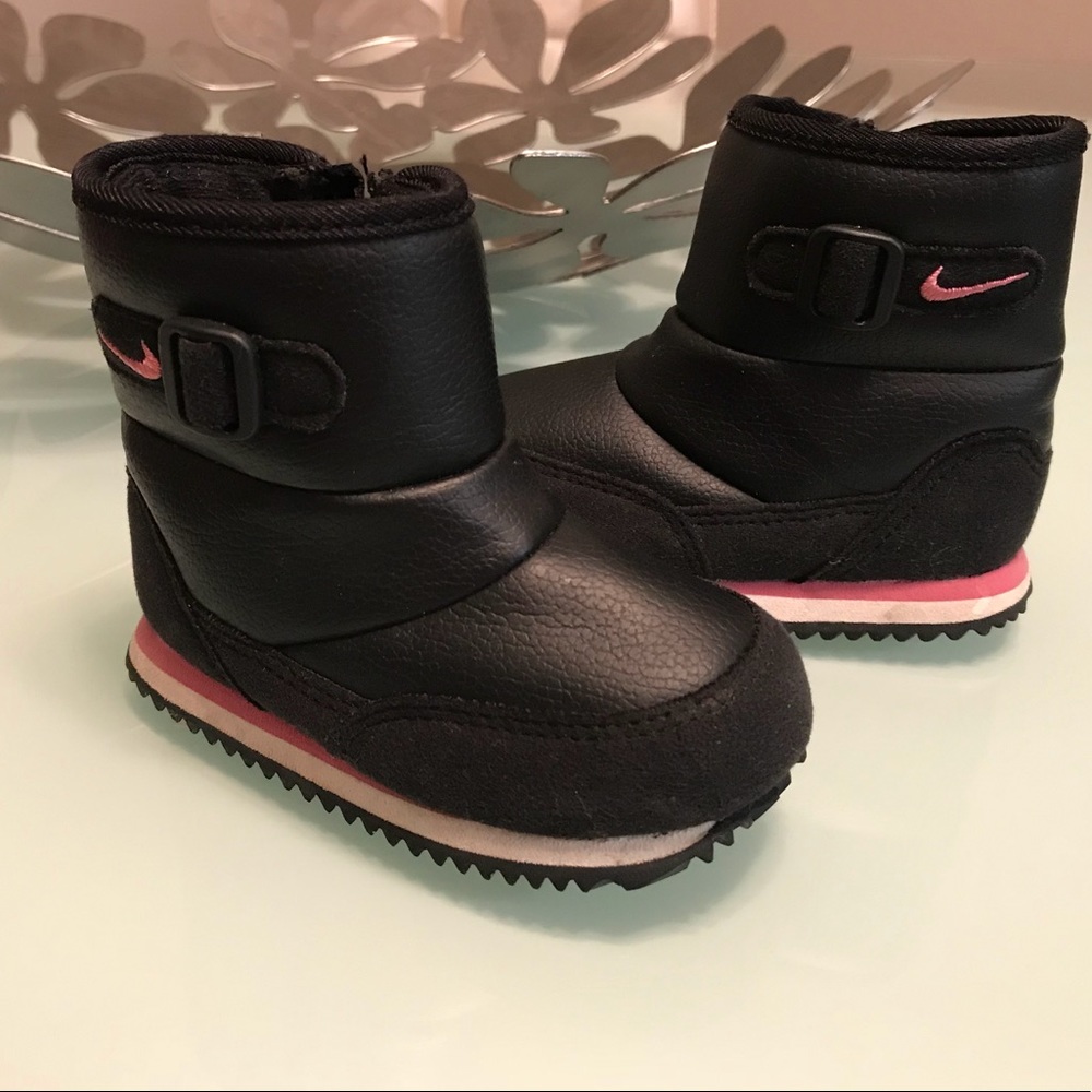 Infant Nike jogger boots